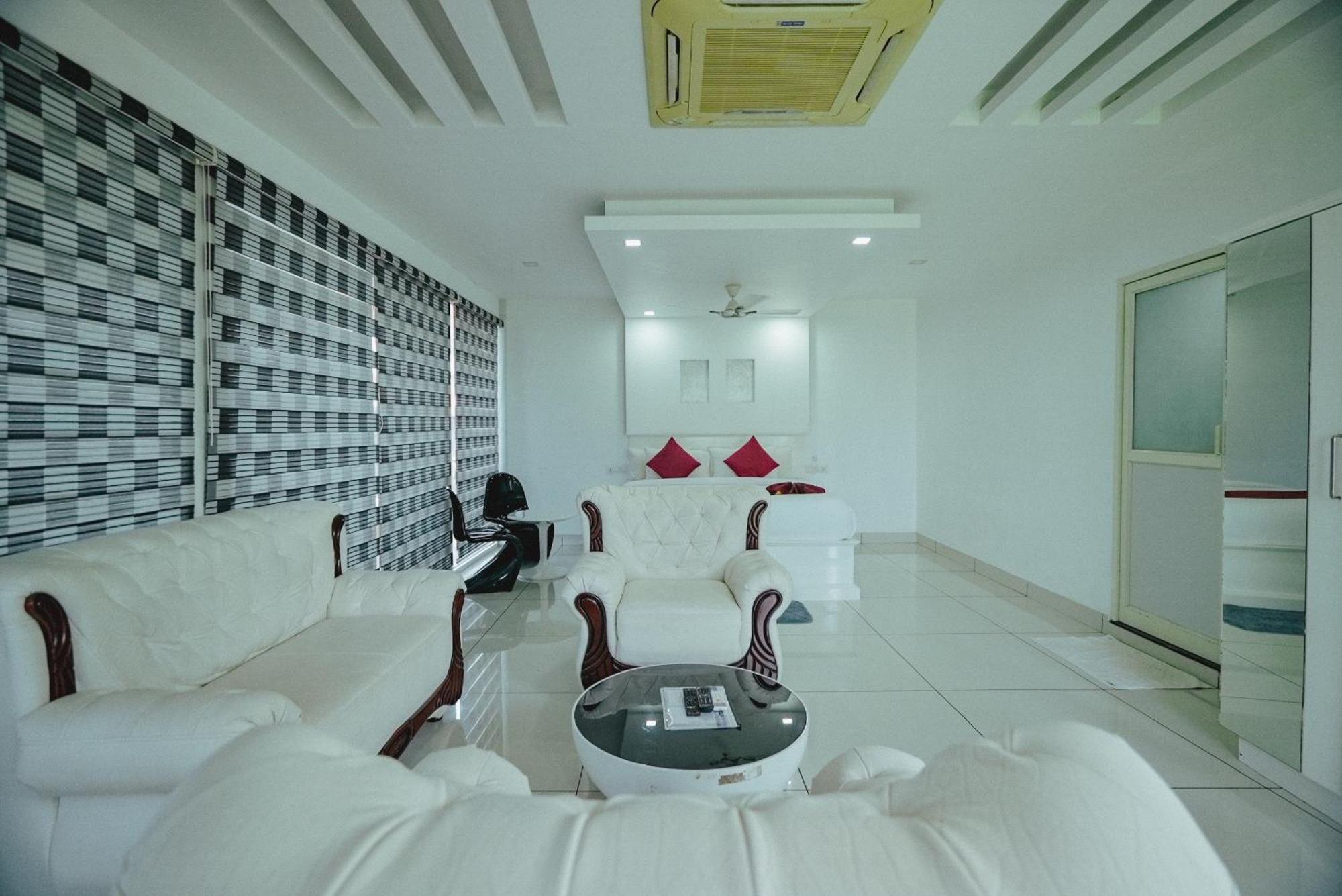 Clafouti Beach Resort - A Seafacing Resort Варкала Экстерьер фото