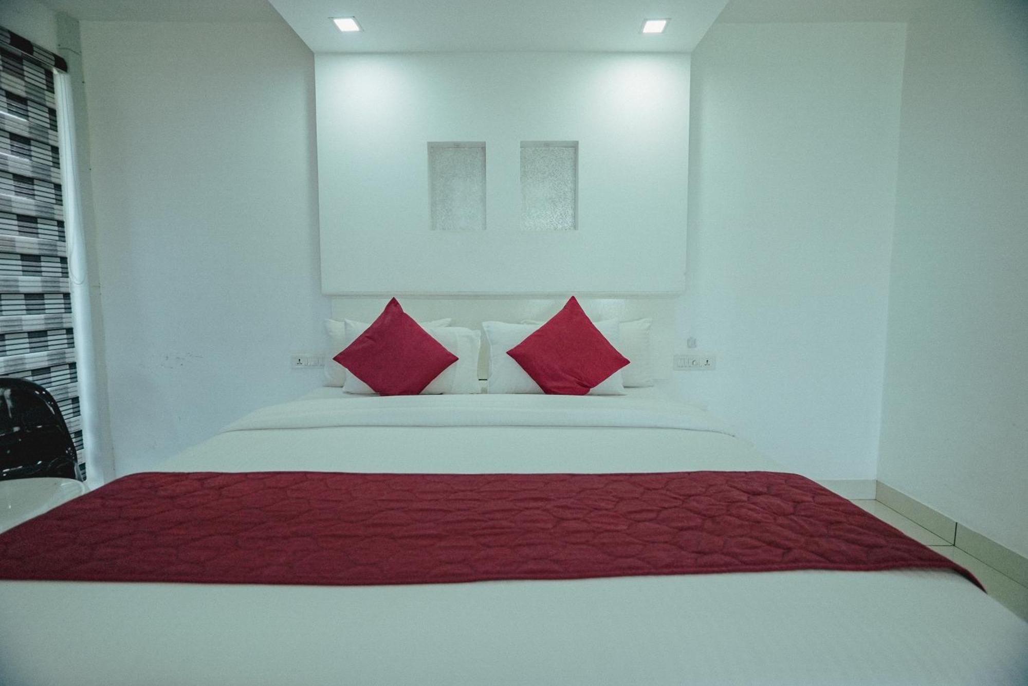 Clafouti Beach Resort - A Seafacing Resort Варкала Экстерьер фото