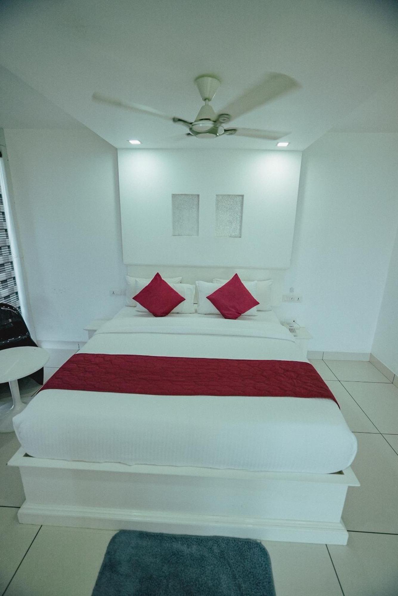 Clafouti Beach Resort - A Seafacing Resort Варкала Экстерьер фото